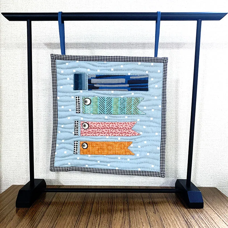 Yoko Saito mini cintre bois noir grand 40 cm tapisserie