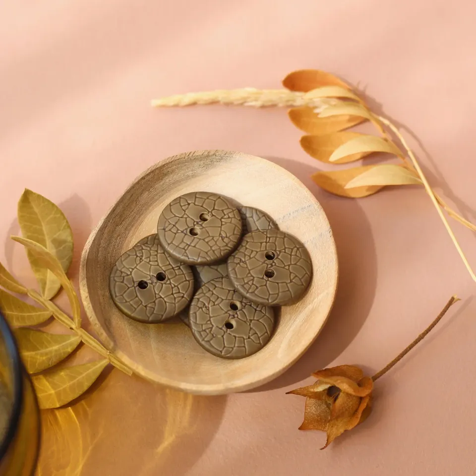 La Maison Naïve Olive bouton craquelé 18 mm mat 2 trous