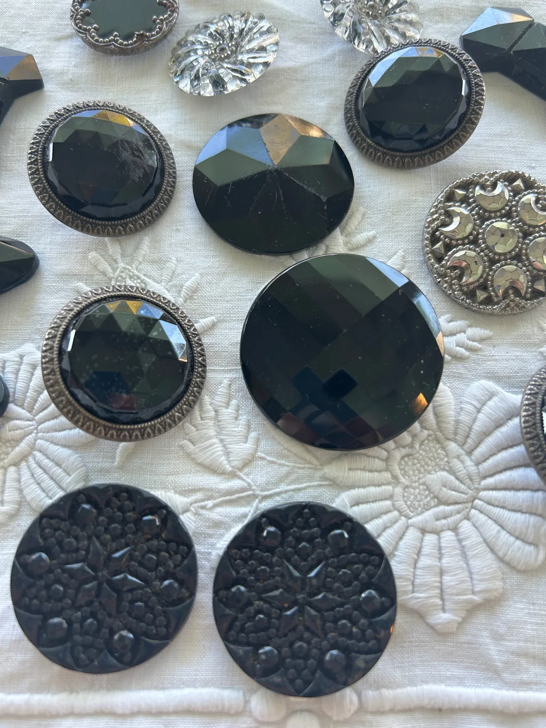 French General boutons anciens verre noir lot 18