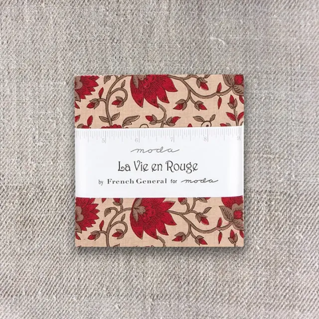 French General La Vie En Rouge mini charm pack coton 42 pcs