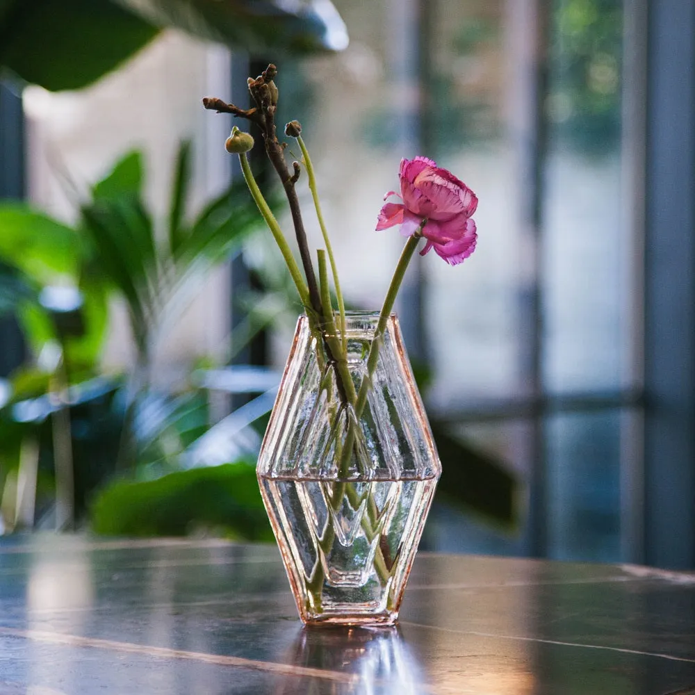La Maison Naïve Petit Vase Hexagonal Rose verre recyclé rose