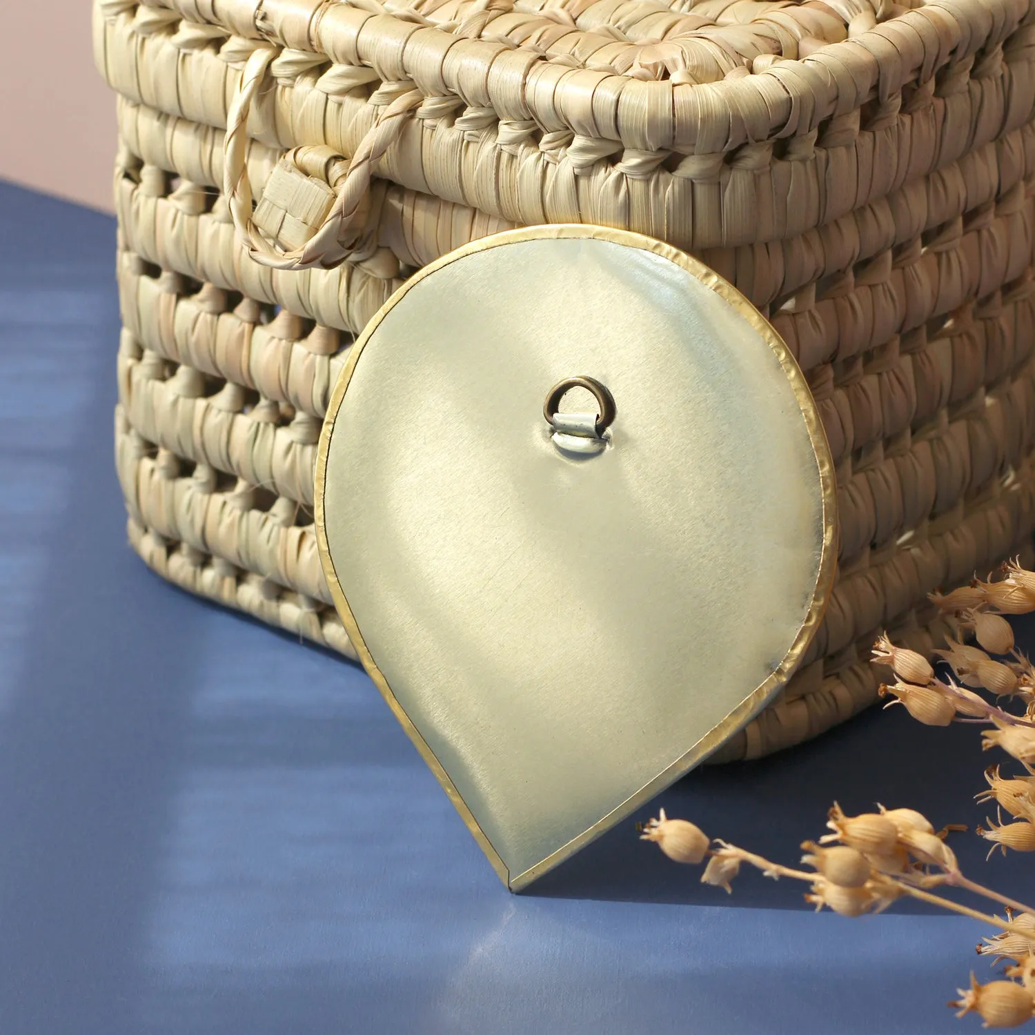 La Maison Naïve miroir goutte laiton doré petit modèle
