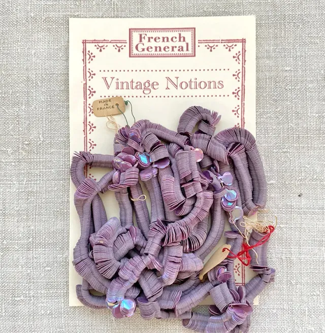 French General paillettes rondes lavande AB écheveau vintage