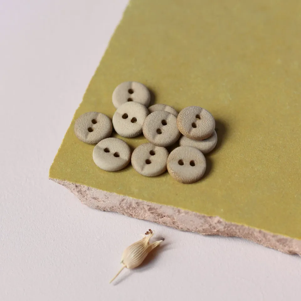 La Maison Naïve bouton deux trous 10 mm bronze mat à l’unité