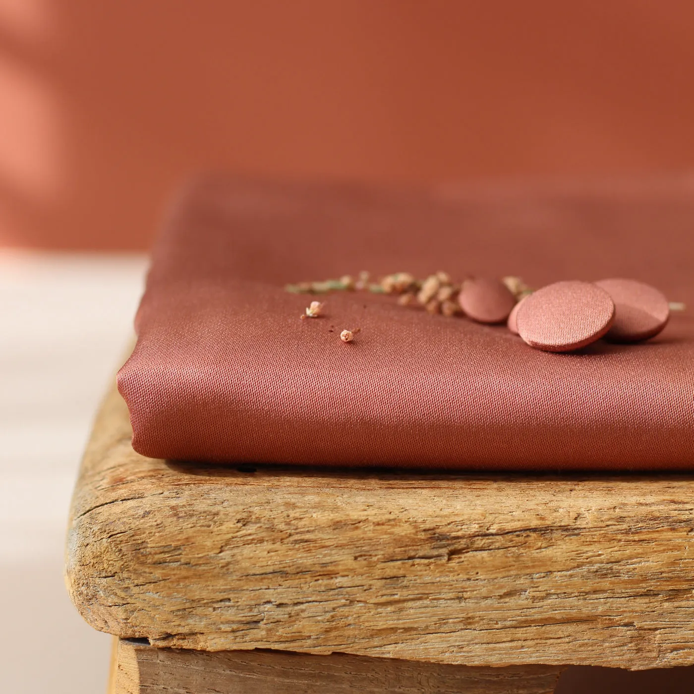 La Maison Naïve Satin de Viscose tissu uni sienne