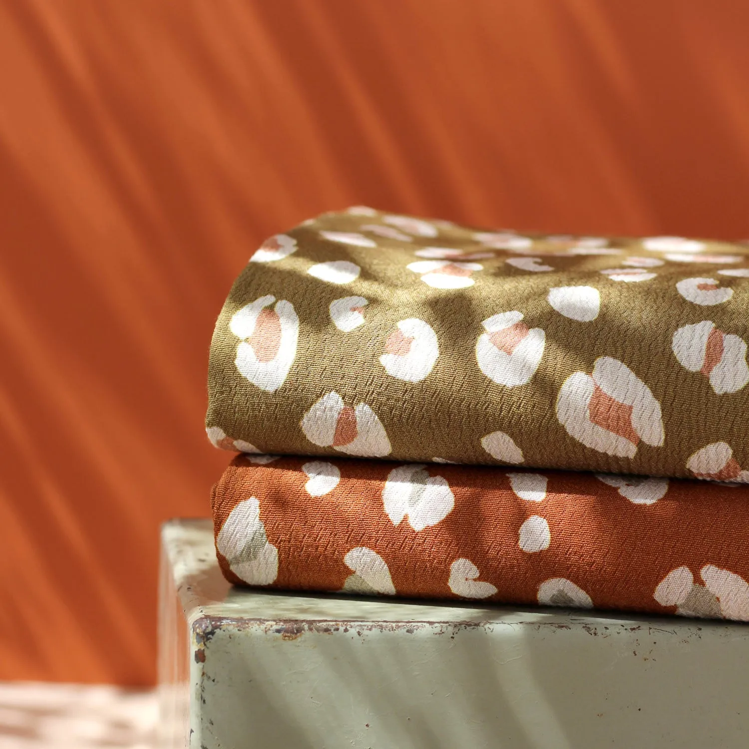 La Maison Naïve Léo Olive Clair tissu crêpe viscose au mètre
