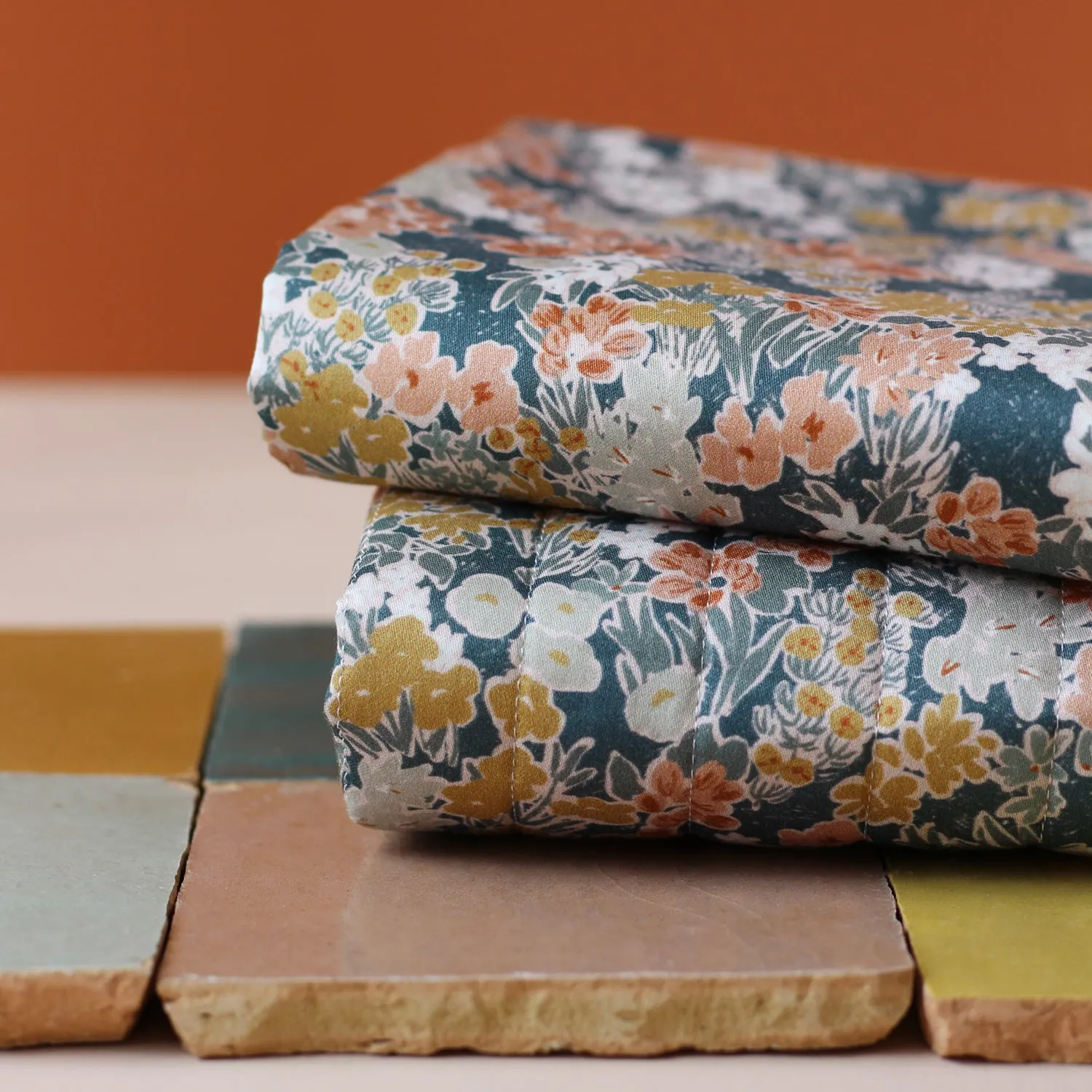 La Maison Naïve Prairie Paon satin coton fleurs bleu vert