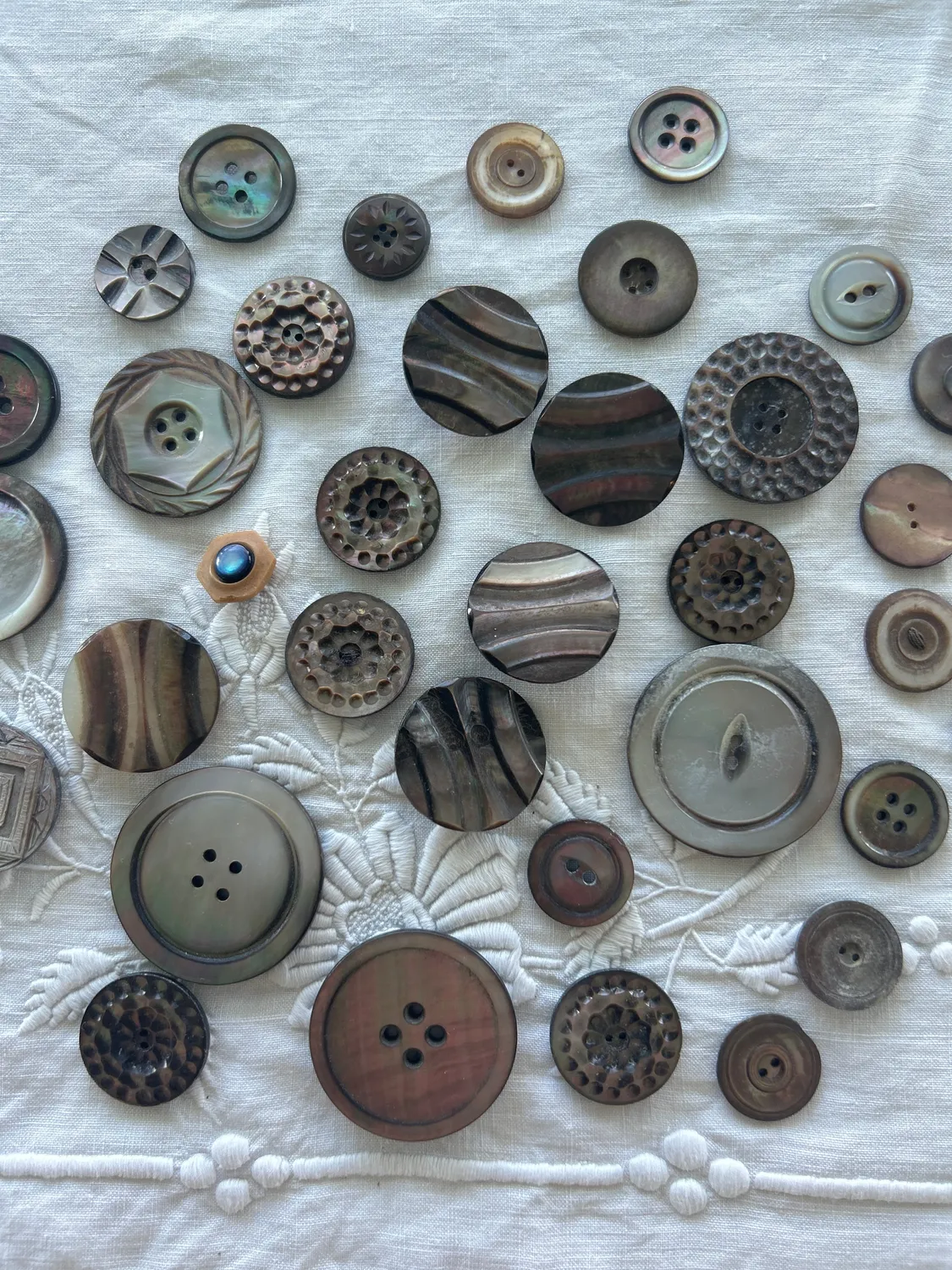 French General boutons nacre grise antique lot 35 pièces grises
