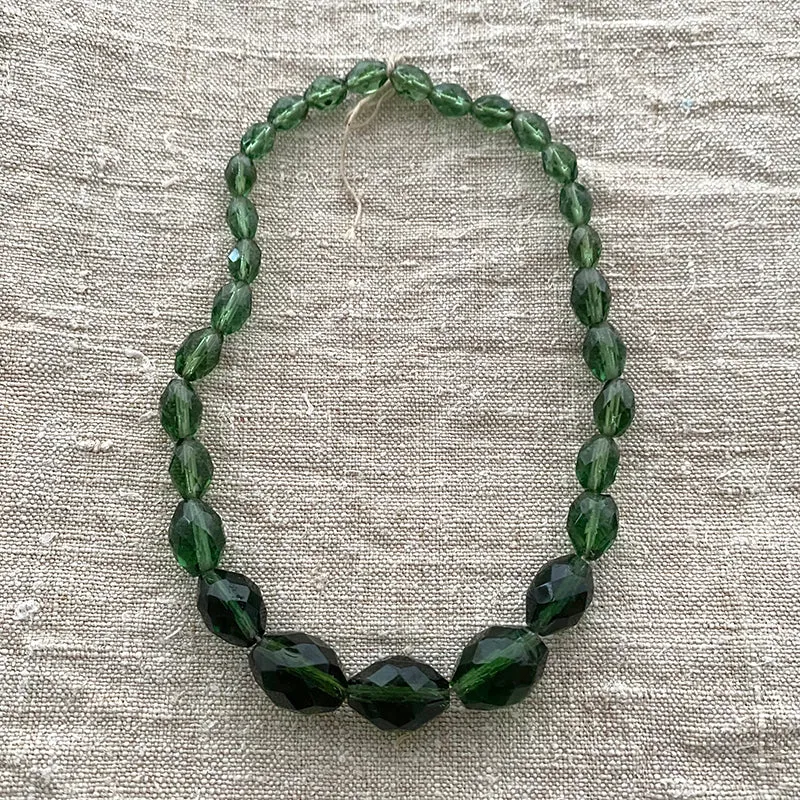 French General perles en verre facetté vert tourmaline 29 perles