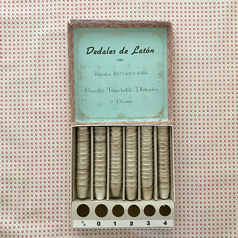 French General Vintage boîte 76 dés à coudre anciens collection