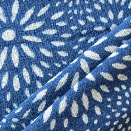 Tribu Indigo fleurs bleu tissu coton bio au mètre 115g
