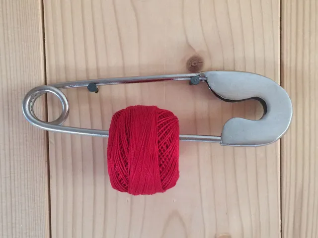 La Croix et La Manière coton perlé n°8 rouge 321 pelote 80 m