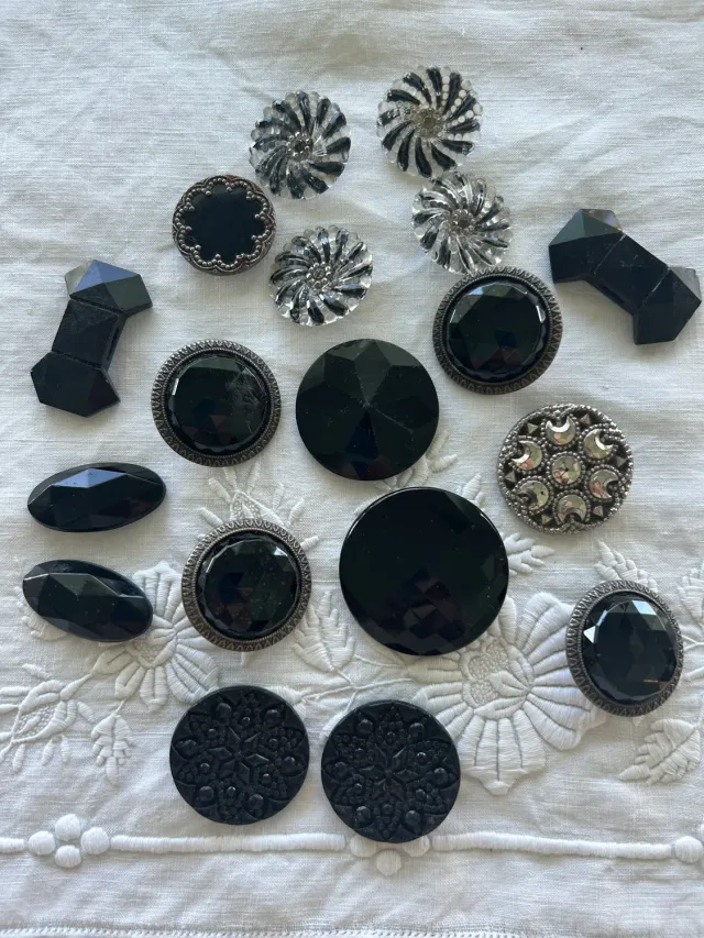 French General boutons anciens verre noir lot 18