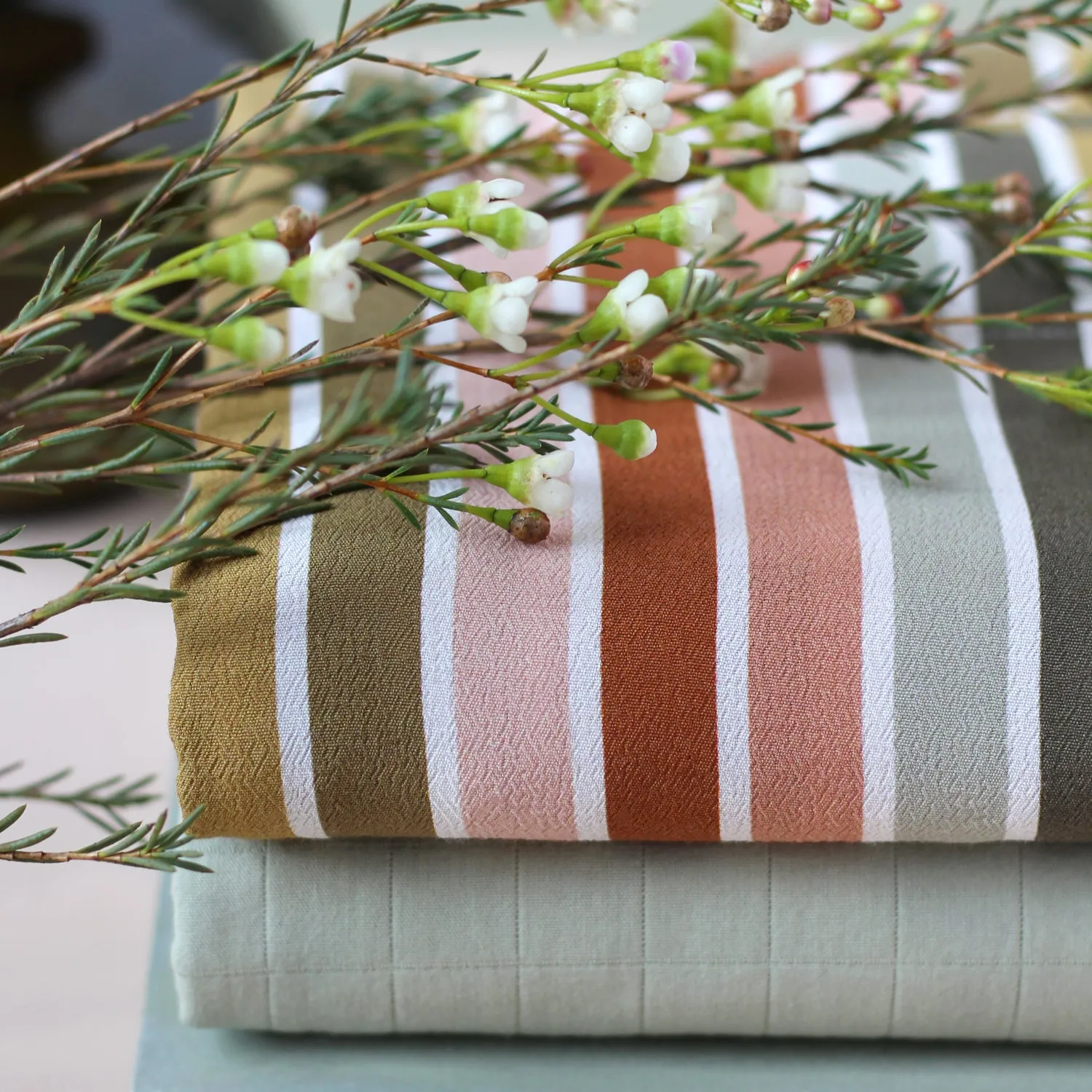 La Maison Naïve crêpe marocain Rayures Verticales tissu viscose fluide