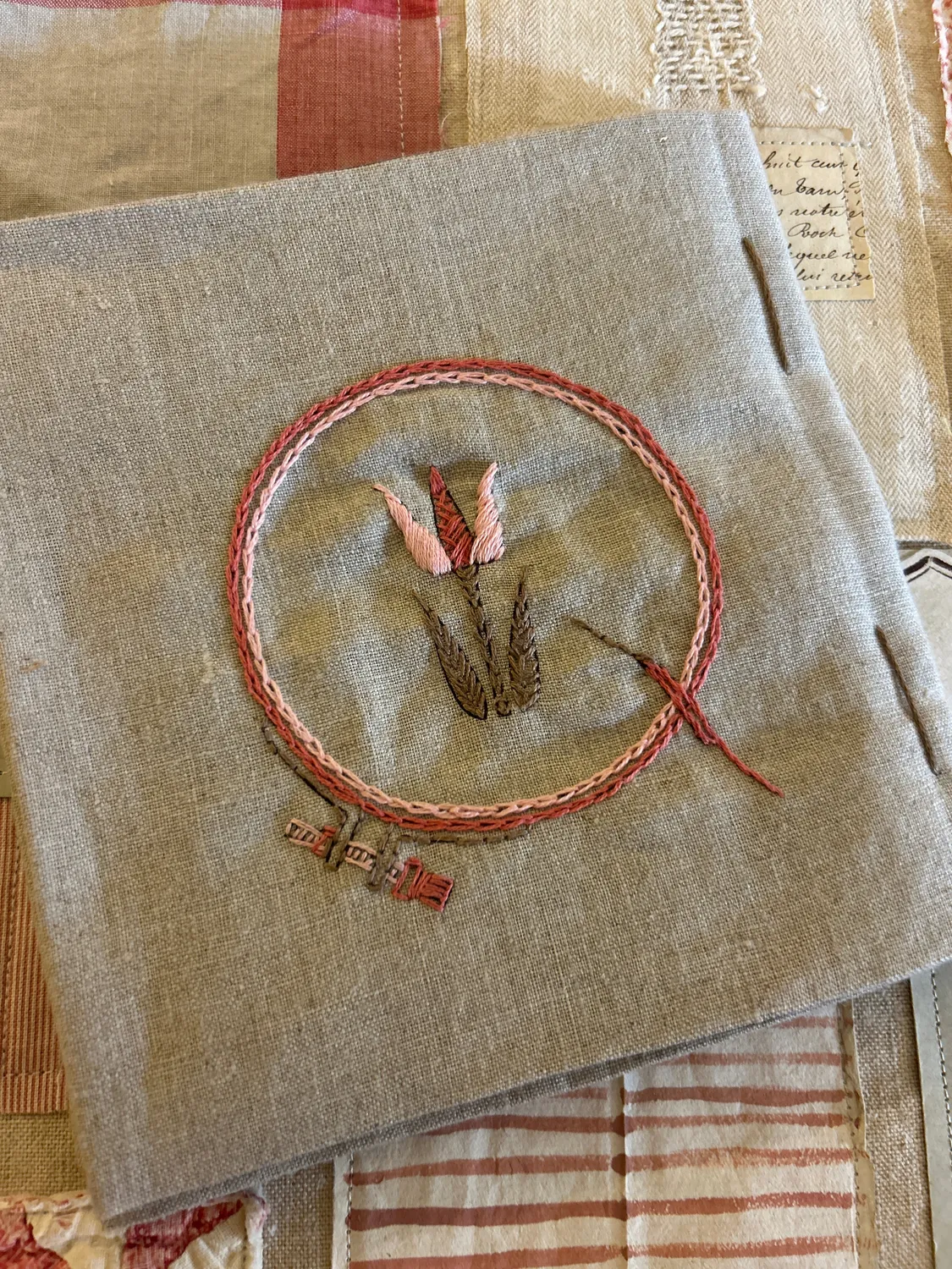 French General Tulip kit sampler broderie lin rose