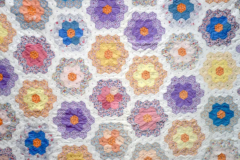 French General Grandmother's Flower quilt ancien hexagones 183x203