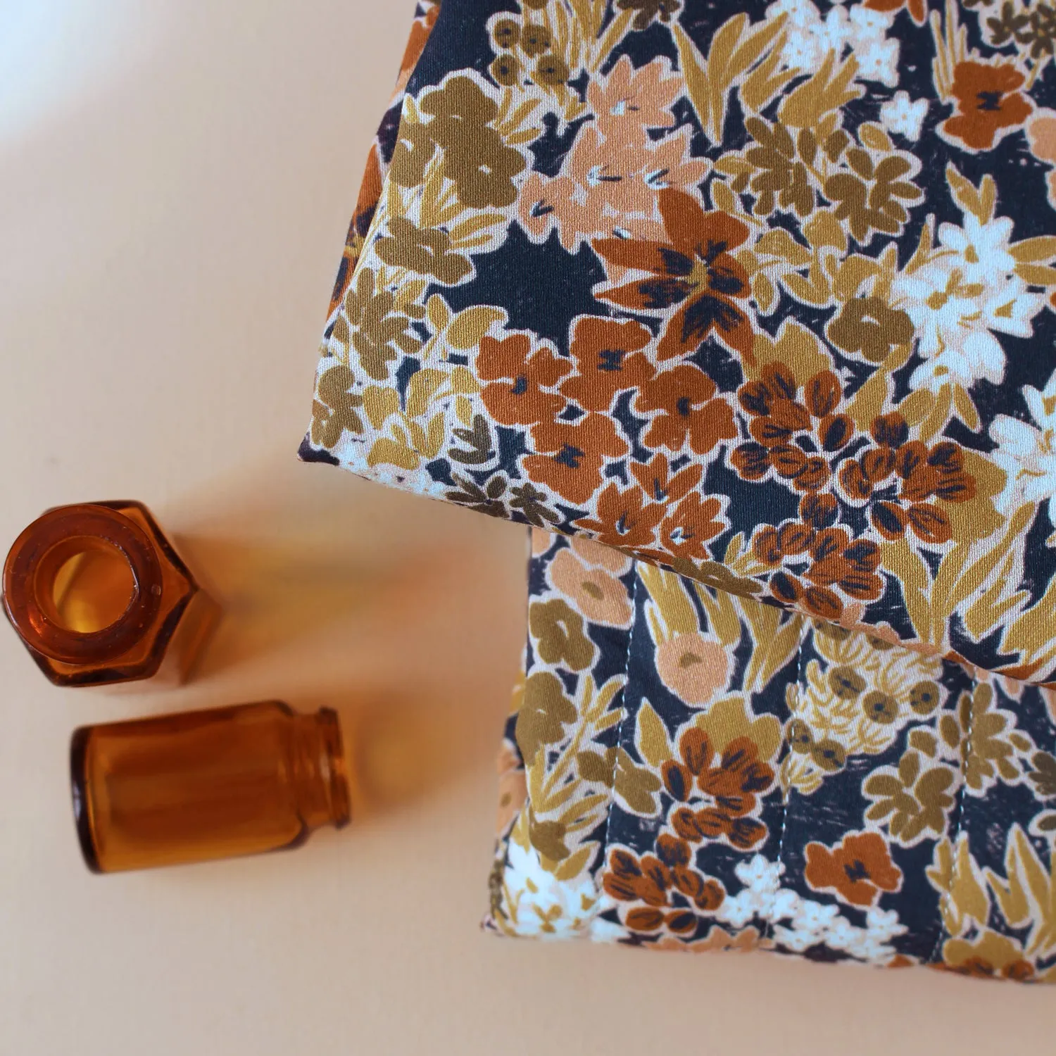 La Maison Naïve Prairie Denim satin de coton bleu marine au mètre