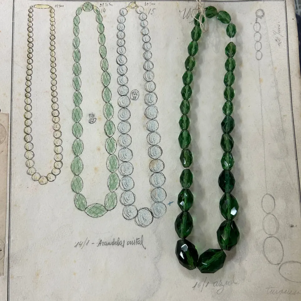 French General perles en verre facetté vert tourmaline 29 perles