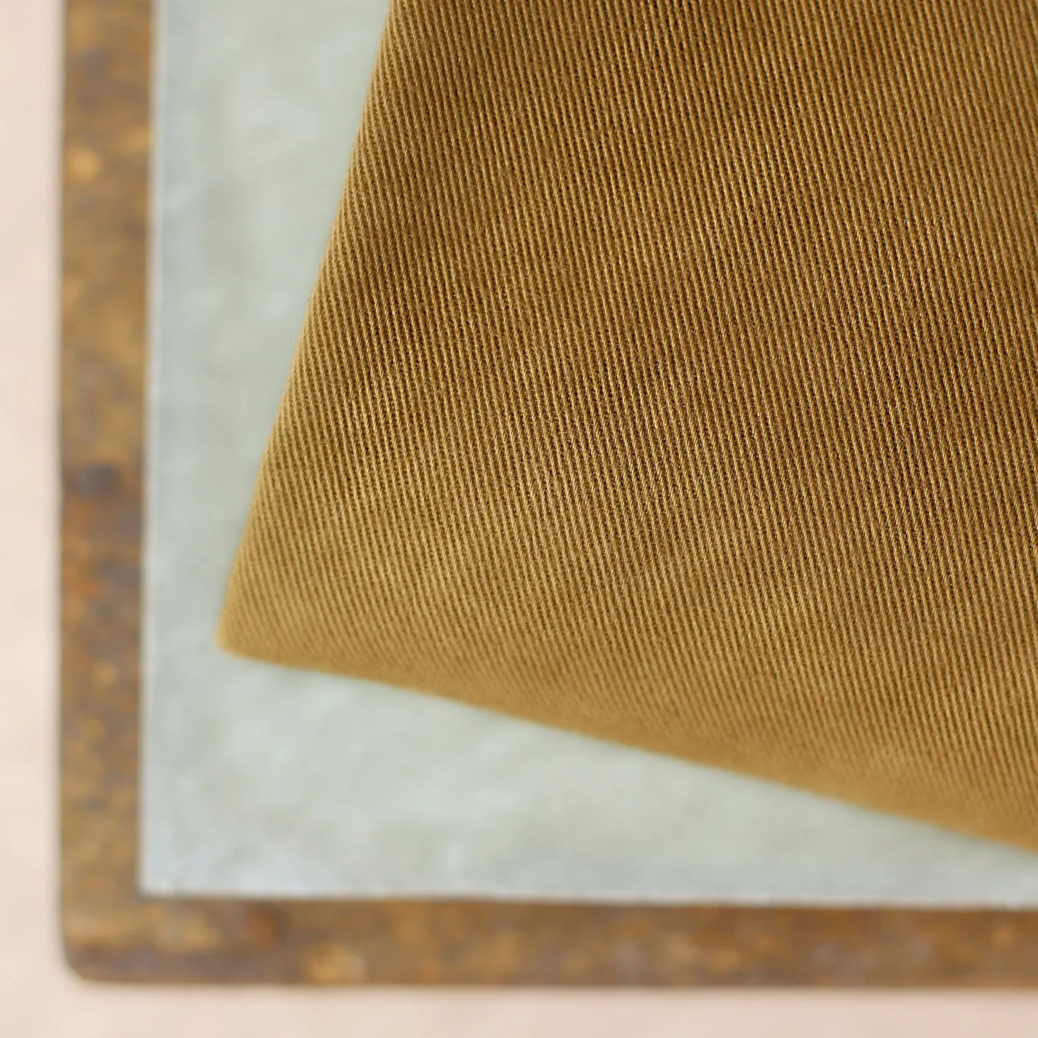 La Maison Naïve gabardine twill légère tissu olive clair coton bio