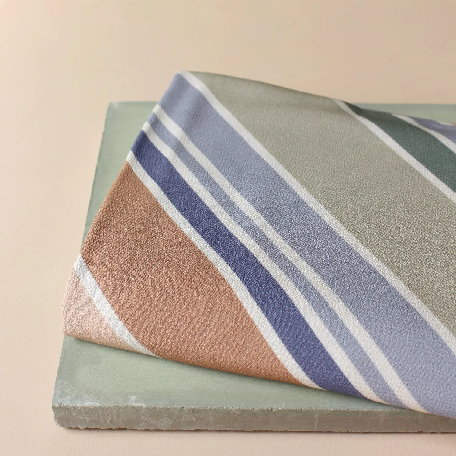 La Maison Naïve coupon crêpe viscose rayures diagonales