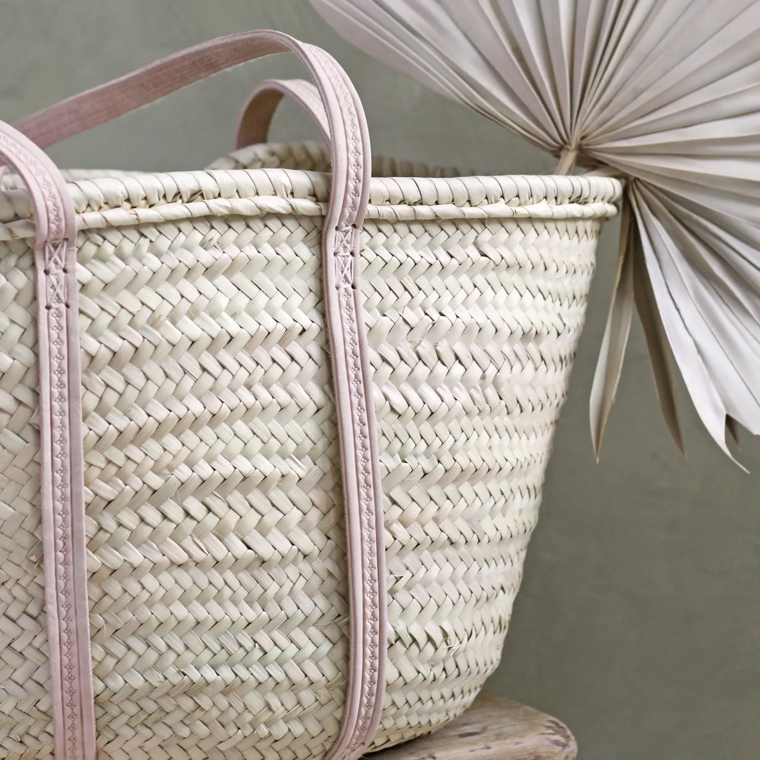 La Maison Naïve panier grandes anses palme cuir rose