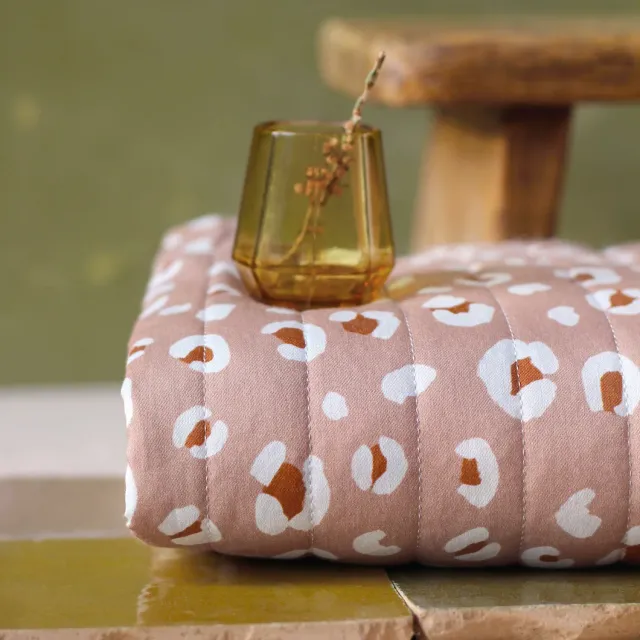 La Maison Naïve Léo tissu satin coton matelassé tomette au mètre