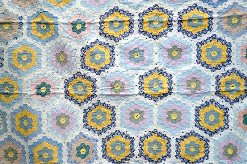 French General Grandmother's Garden quilt ancien bleu jaune