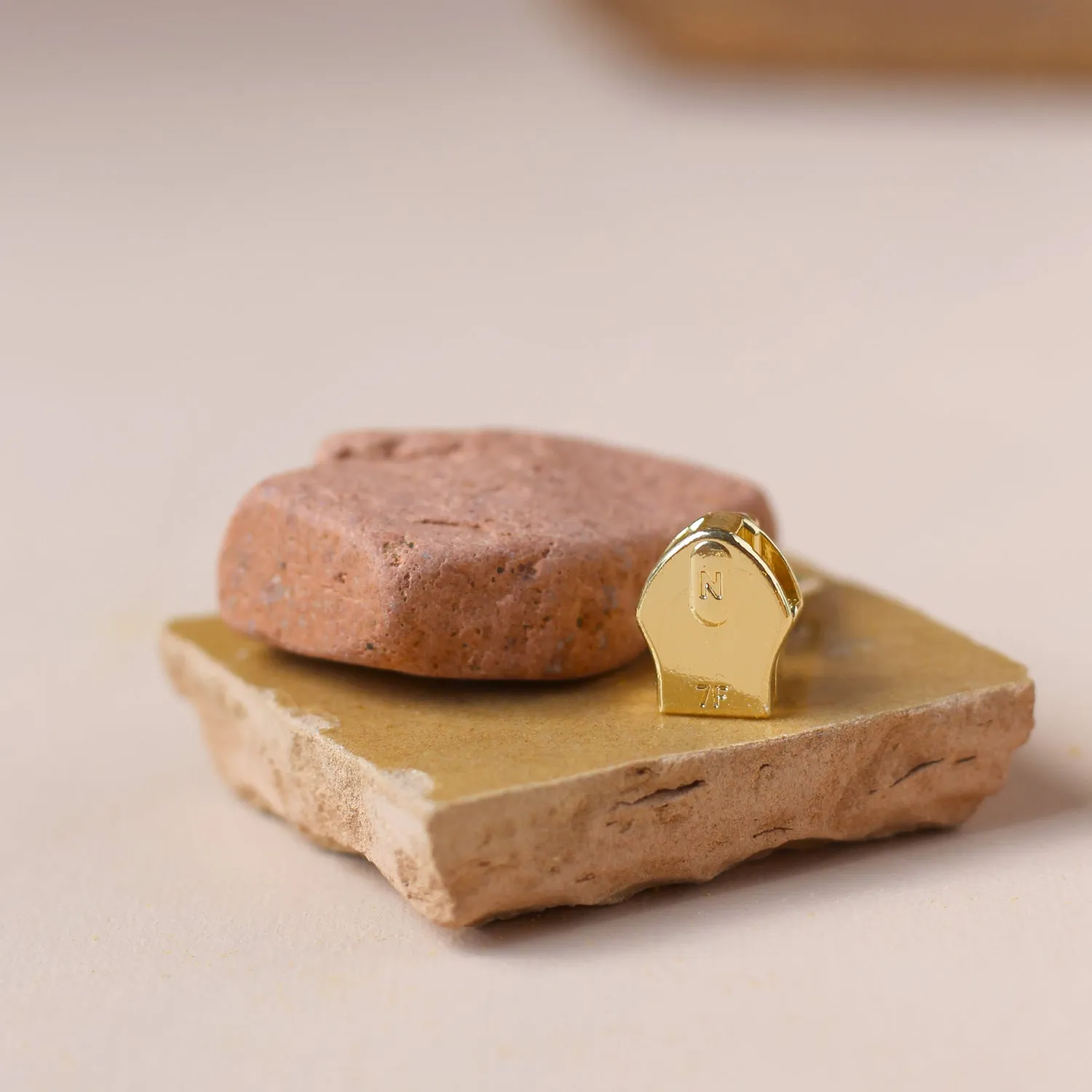 La Maison Naïve curseur doré fermeture éclair au mètre